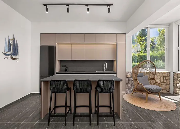 Vilă Adamas Rhodes *